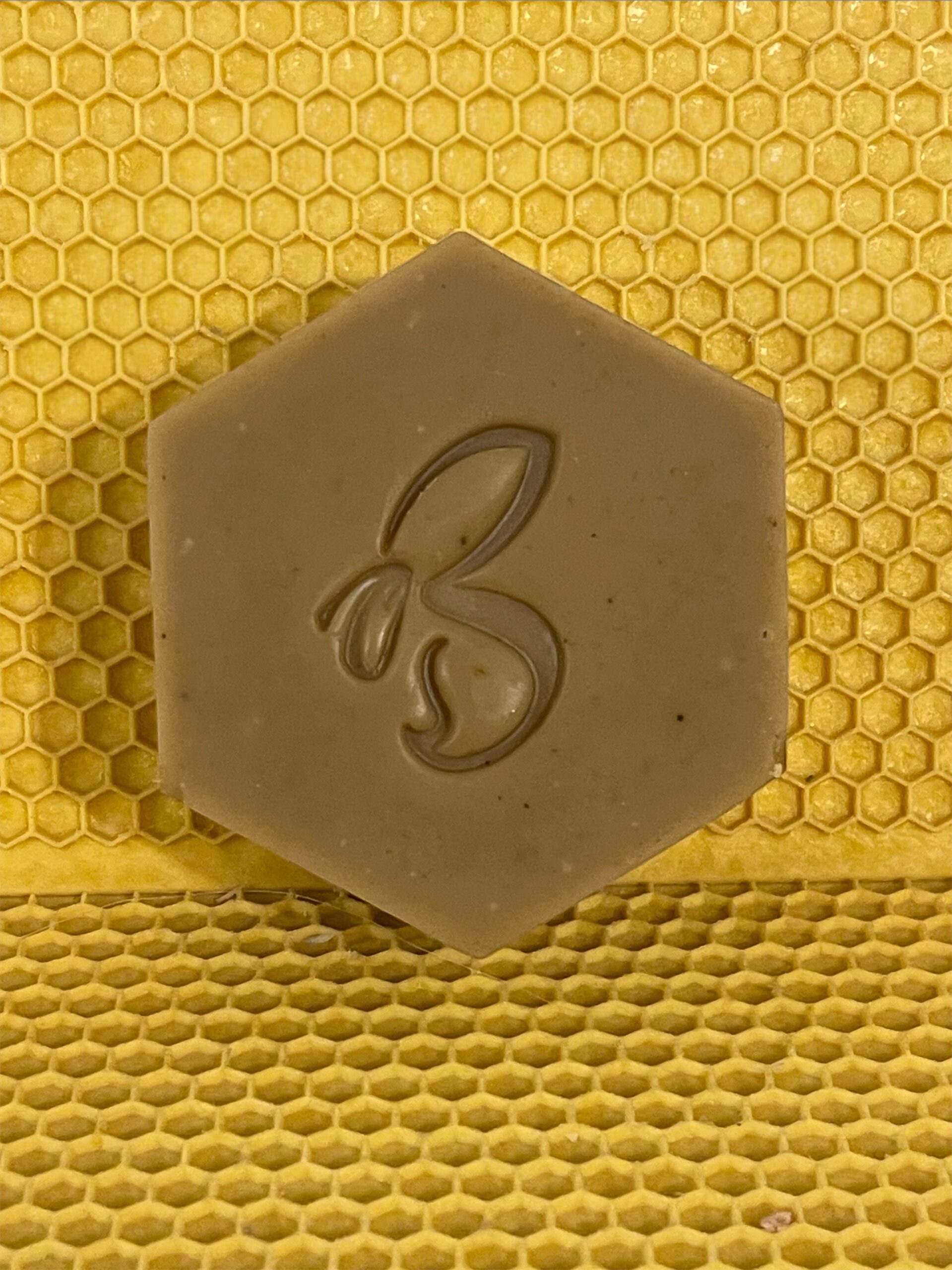 Bee Gentle Honey & Neem Shampoo Bar
